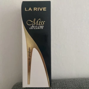 La rive miss dream parfym - Aldrig använt. Fick i present. Ska vara en dupe på ”carolina herrera good girl”. 