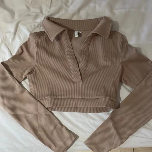 Magtröja  - Jätte fin magtröja som är beige 