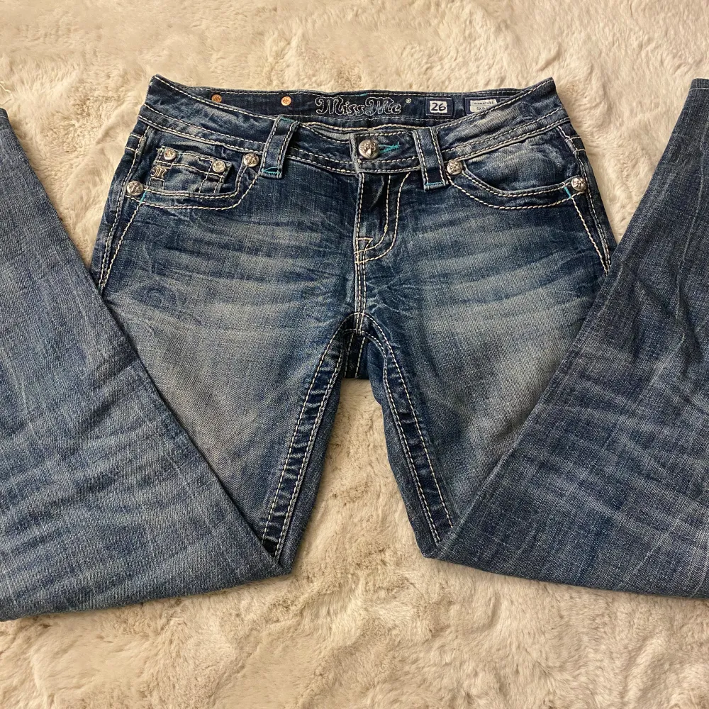 Ljusblåa miss me jeans i storlek 26 skinny lowwaist, dessa är vintage!😍 men dessvärre för små för mig💗. Jeans & Byxor.