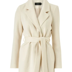 Beige kappa - Beige kappa från Vero Moda i storlek xs. Köpt på Plick men har aldrig själv använt då den inte kommit till användning🫶🏼