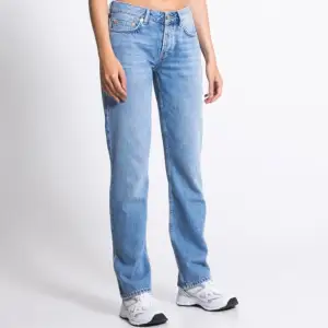 Nu säljer jag mina snygga jeans från lager💋Snygga baggie jeans❤️Skriv för fler bilder💗