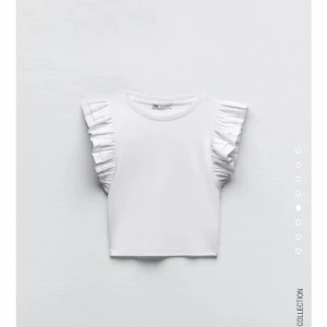 zara volangtopp - Säljer dessa två superfina toppar från Zara🪸 säljer eftersom de är för småa för mig 💕