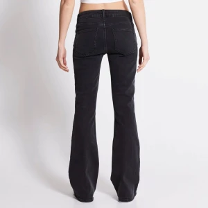 LOW WAIST JEANS  - Low waist jeans från Lager 157. ”Low boot” - varianten. Endast använda 2 gånger, tvättade en gång. Säljer då jag flyttar och ska rensa! 