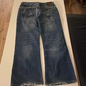 Säljer dessa feta jeans då de är lite för små. Skicka för frågor!