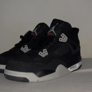 Jordan 4 Canvas  - Aldrig använda helt nya kommer med lådan också, Bra för någon med storlek 38 i män 