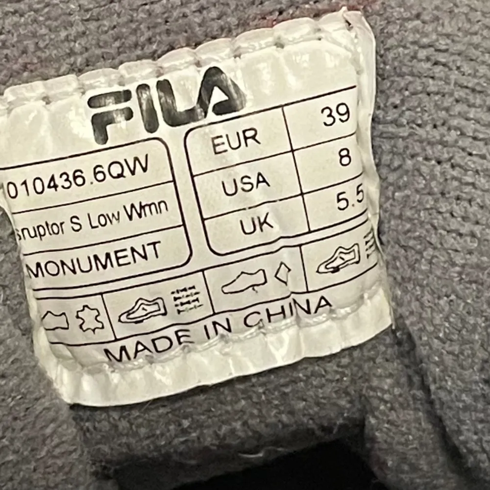 Sneakers från Fila. Storlek 39 i bra skick! . Kengät.