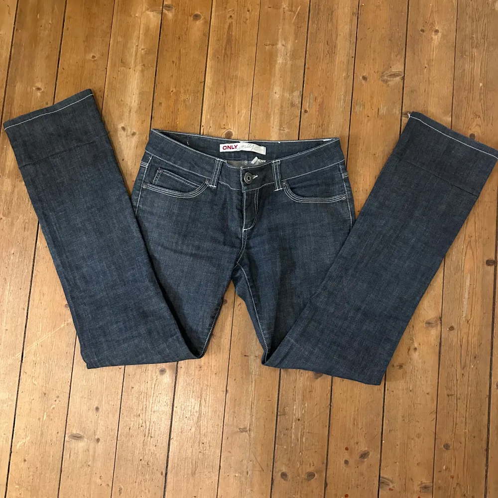Snygga mörk gråa jeans från only  W30 L34. Jeans & Byxor.