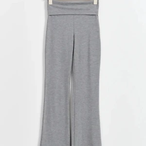 Gina yoga pants  - Säljer dessa yoga pants från Gina tricot då jag inte använder dem längre, lappen är borta från byxorna men de sitter som xs/xxs! Inga hål eller något, de är jättefina💞