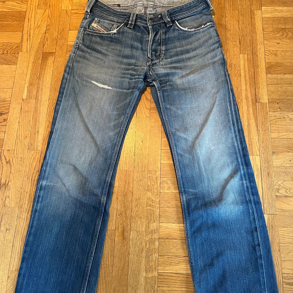 Jätte snygga jeans från Diesel Industry!Skulle säga att dessa jeans är ungefär stl M.💞 Köpta för 400 kr secondhand och är knappt använda. Priset går självklart att diskuteras!😊 . Jeans & Byxor.