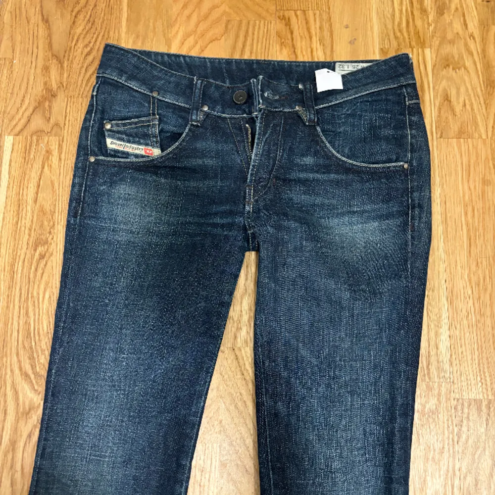 Skit snygga diesel low rise jeans köpte dem men var för små för mig!!💓 Storlek W25 L34 Pris kan diskuteras!. Jeans & Byxor.