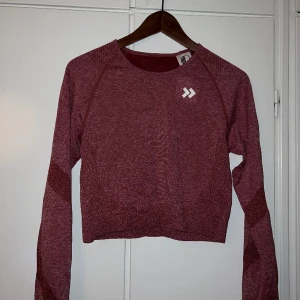 Långärmad träningströja - Träningströja, aldrig använd, storlek L, 50kr