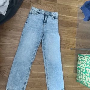 Jeans - Storlek 152 barnstorlek, bra skick knappt använda.