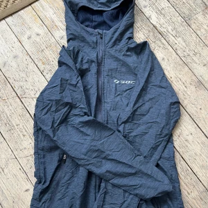 Tunn träningsjacka SOC - Aldrig använd