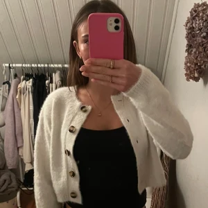 Kofta  - Super mysig och väldig skön kofta från H&M i storlek Xs💓