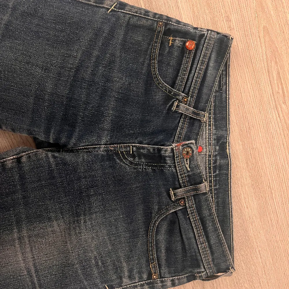 As snygga evisu jeans, säljer pga att jag växt ur de tyvärr. Jeans & Byxor.