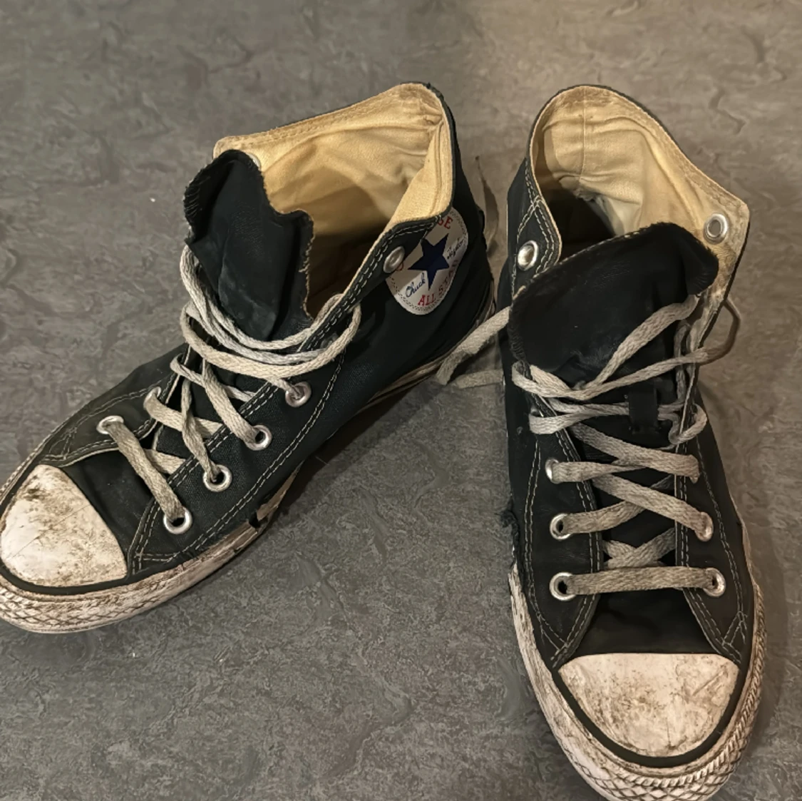 Mörkblåa converse 39