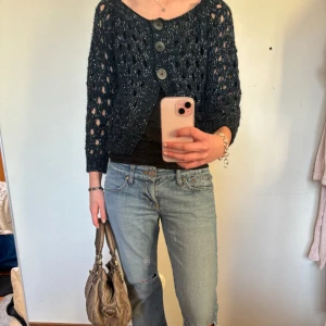 Trekvartsärmad kofta - Jättefin glittrig trekvartsärmad kofta🩷 skriv om du har någon fråga