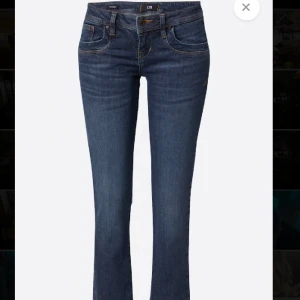 Low Waits jeans - Mina favoritjeans från LTB i modellen Valerie. Bootcut och lågmidjade, säljer då dem blivit för små för mig.  Bra längd på mig som är ca 165 och passar mig som har XS/S💓 Nypris är 899🫶🏻
