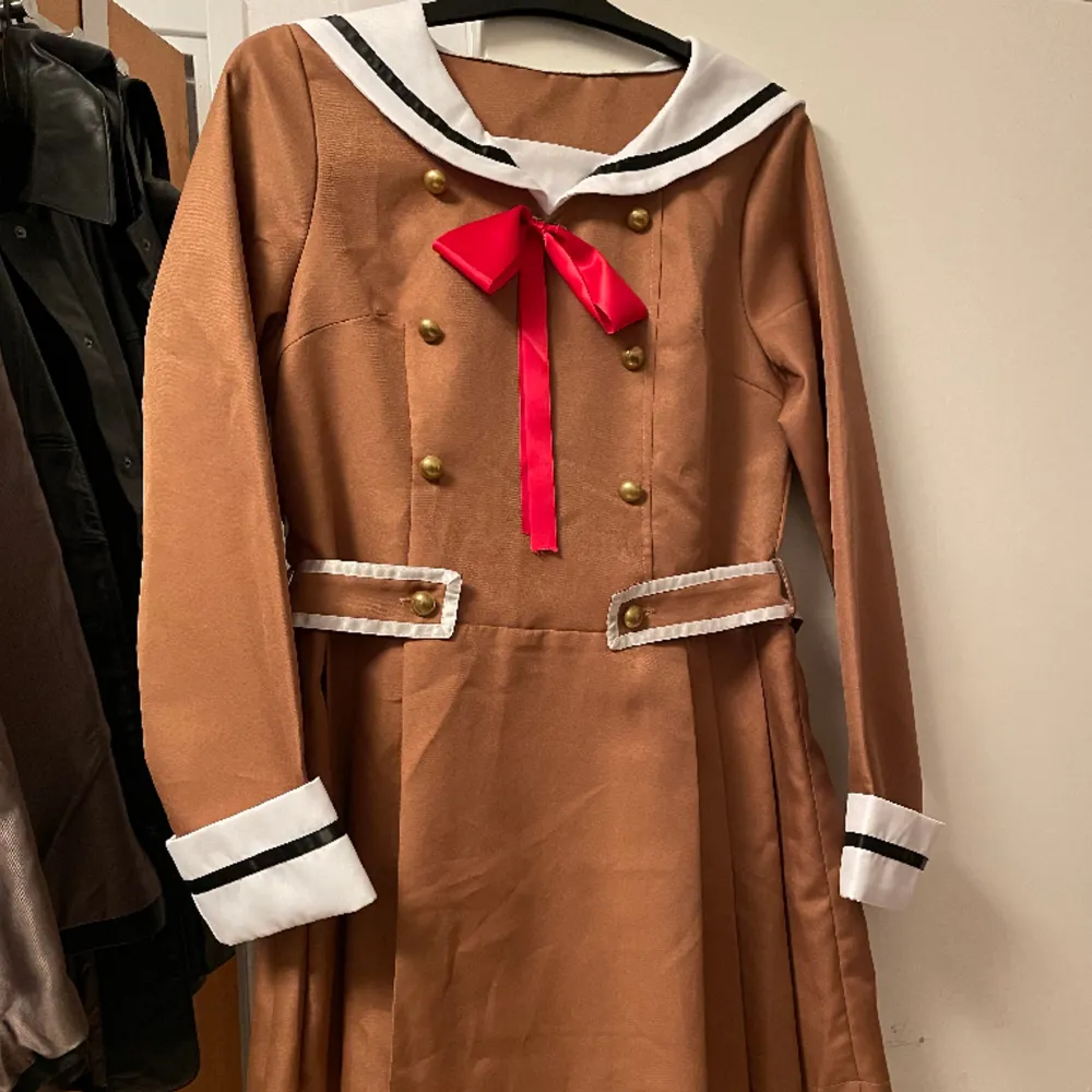 Selling my bandori school uniform !! Bought second hand but it’s in good condition. Klänningar.