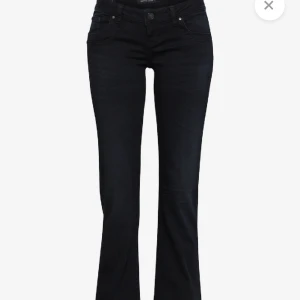 Ltb jeans - säljer Ltbs roxy flared jeans i storlek 29x32 då de är lite för stora och därför inte kommer till användning! köpta på zalando och endast använts enstaka gånger🫶🏼