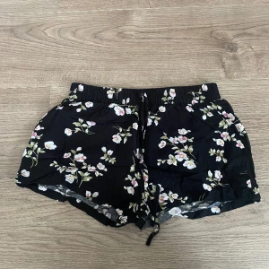 Shorts - Shorts från Hailys i storlek XS som bara använts några gånger och i fint skick.