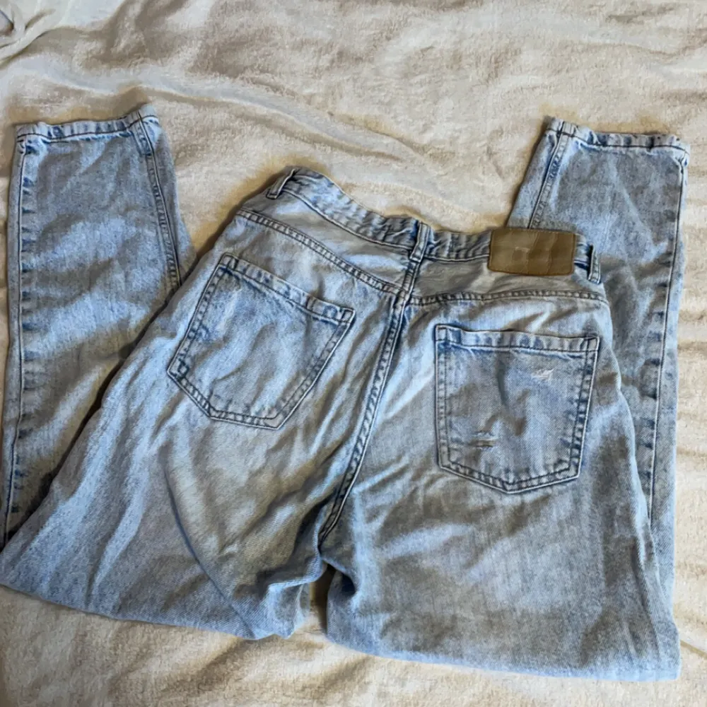 Ljusblåa jeans från new yorker. Lite korta på mig som är 167. Jeans & Byxor.