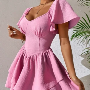 Klänning - Klänning från Shein Petite, den var för kort för mig som är 165 så den är aldrig använd