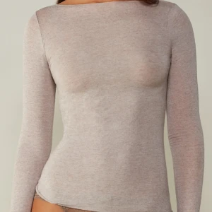 intimissimi tröja - säljer denna intimissimi tröja då den inte kommer till användning längre, använt den 2 gånger max❤️ ( lånad bild men ser exakt likadan ut  )