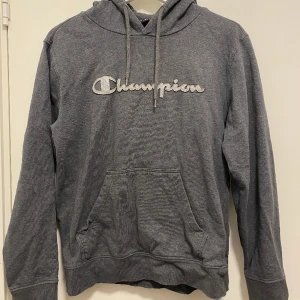 Champion hoodie  - Champion hoodie i stl M, gott skick 