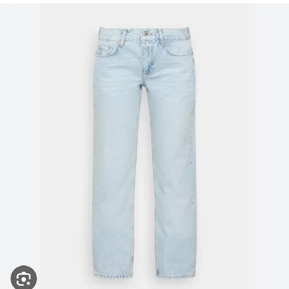 Low waist straight jeans från Gina som är ett år gammla men inga skador på!🩷. Jeans & Byxor.