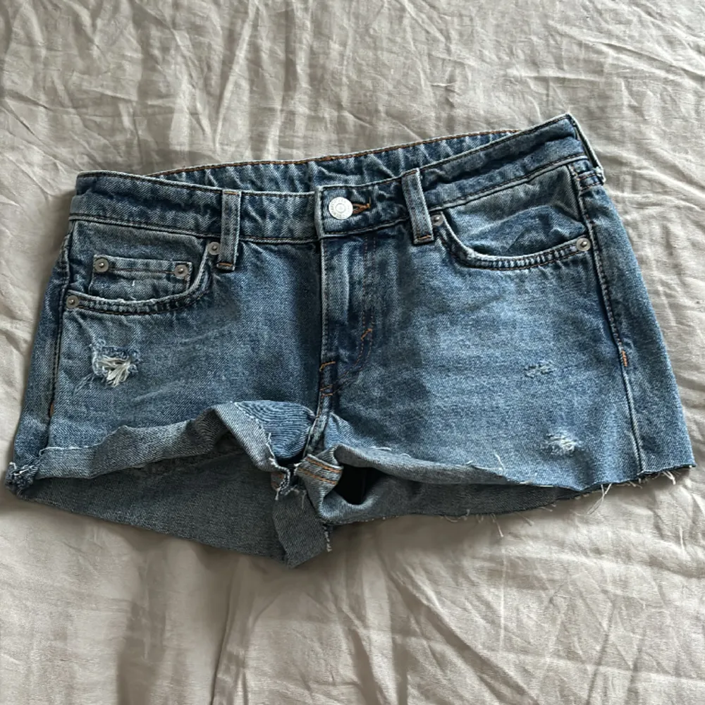 As snygga jeans shorts perfekt till sommaren💗💗. Shorts.