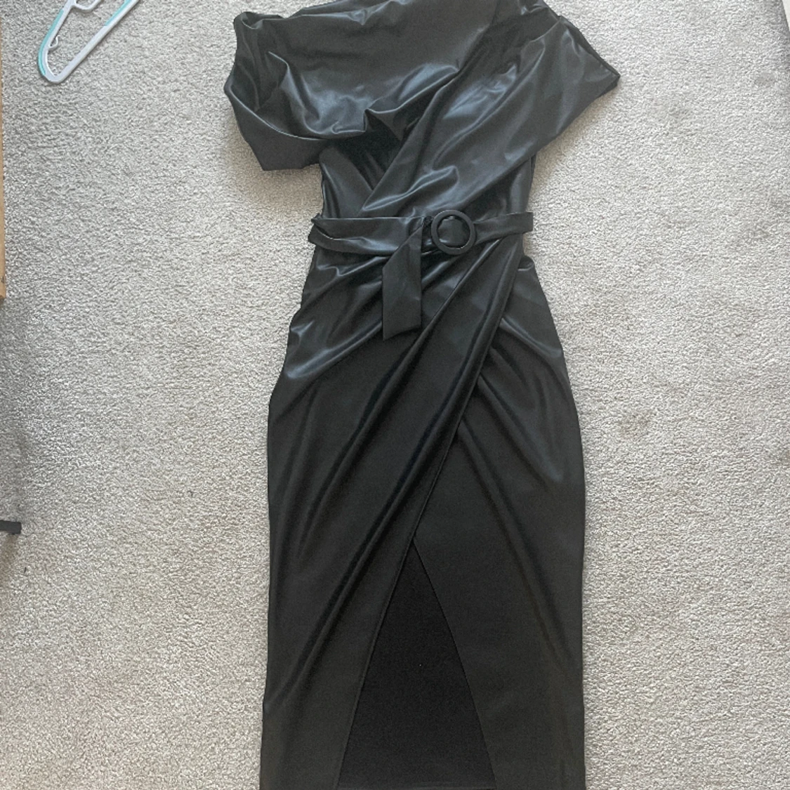 Asos läderklänning