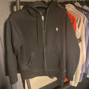 Ralph Lauren Zip - Helt ny raffe zip  Finns i Skurup Kan fraktas över hela landet 😛 Köpt på careofcarl