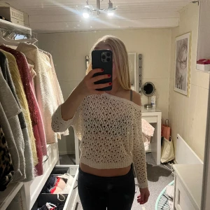 SNYGG tröja  - Säljer denna snygga snygga tröja som är köpt second hand. Så snygg 3/4 armar. Såå snygg till allt. Märket heter mohito 