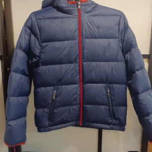 Ralph lauren dun jacka - Köpte för 1900kr säljer billigt för hsr ingen andvändning av den längre bra till vintern jätte varm