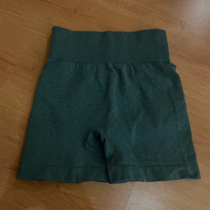 Seamless träningsshorts - Storleken står inte men som xs/s . Använda 2 gånger! 