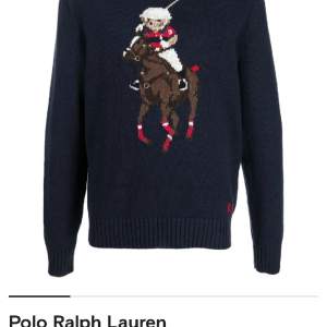 Intressekoll på min Ralph Louren tröja. Använda fåtal gånger. Säljer pågrund av att den inte kommer till användning.  Köpte för 4 300. Säljer för 3500❤️❤️ Kontakta för egna bilder!  Storleken är xl eftersom den är i små storlekar men passar s/xs 