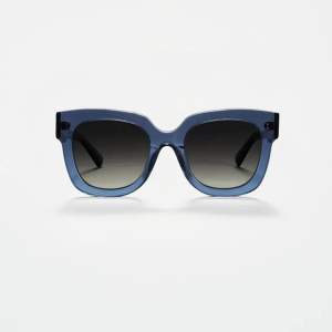Säljer mina blåa, as snygga Chimi solglasögon i modellen 008. Har använts ca 4 gånger. De är helt slutsålda. Kom privat för frågor🤍🤍