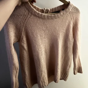 Mohair tröja - Mohair blend tröja från Hm i fin rosa färg. Den är trekvartsärmad och passar mig som bär Xs/S