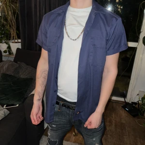 Dickies skjorta - As fet dickes skjorta. Real mexican gangsta typeshi för fet. Storlek M men passar allt och alla. 