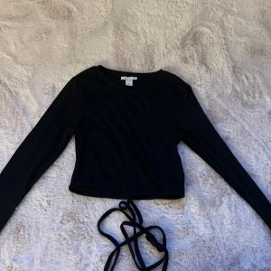 Svart topp - En svart kroppad topp