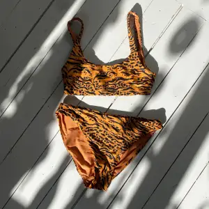 Trendig leopard bikini köpt från H&M. Använda, perfekt skick 