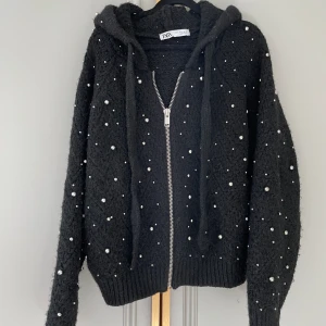 Kofta - Intressekoll! Perfekta hög kvalitete koftan! Storlek L men mycket mer som en M. 