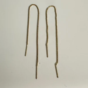 Örhängen  - Jättesnygga örhängen🤍 Aldrig använda, nickelfria. Skriv vid frågor🤍