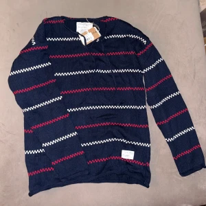 Kärringöntröja - Helt oanvänd med prislapp, nypris 999kr, storlek S