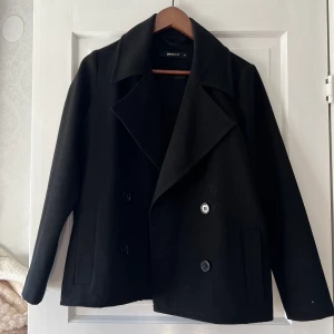 Kappa - Lite tunnare kappa, perfekt nu till våren ☀️ Bra skick, skriv privat för fler bilder!