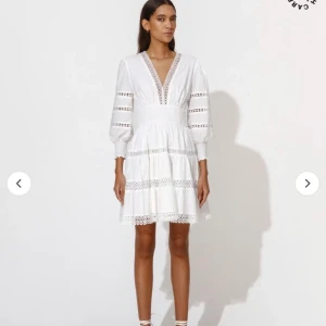 By malina klänning - Säljer denna superfina by Malina klänning i storlek XS, superfint skick! Säljer då jag köpt en annan. Nypris 2700, mitt pris 1000 eller eget prisförslag💕 