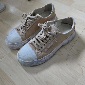 Veganska skor - Viron skor gjorde på endast veganska material. Sparsamt använda