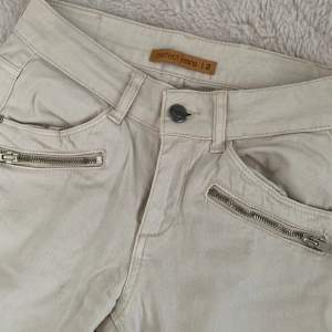 Snygga jeans från Gina Tricot i strl 34 ❤️‍🔥 Endast använd en gång.