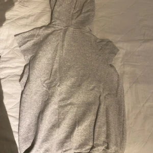 Helt oandvänd hoodie/t-shirt med luva - Storlek 158/164 Från H&M